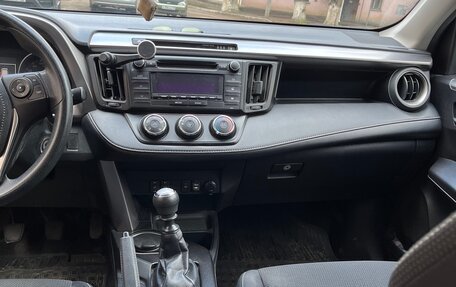 Toyota RAV4, 2017 год, 2 340 000 рублей, 4 фотография