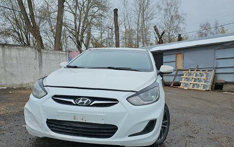 Hyundai Solaris II рестайлинг, 2011 год, 600 000 рублей, 1 фотография