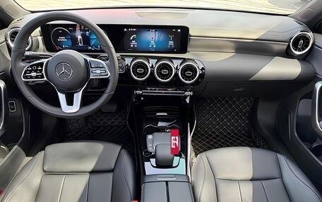 Mercedes-Benz A-Класс, 2023 год, 2 400 000 рублей, 8 фотография