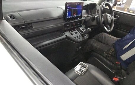 Honda Stepwgn, 2023 год, 2 300 000 рублей, 5 фотография