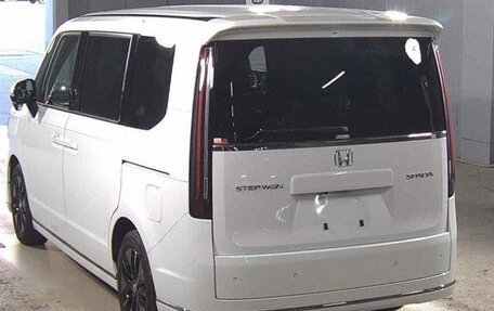 Honda Stepwgn, 2023 год, 2 300 000 рублей, 4 фотография