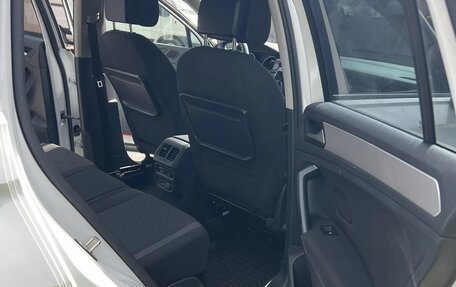 Volkswagen Tiguan II, 2020 год, 2 400 000 рублей, 3 фотография