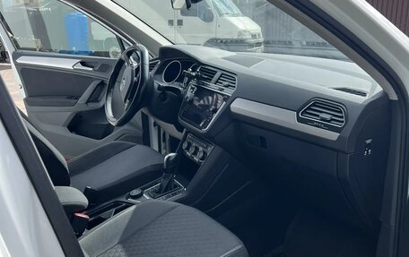 Volkswagen Tiguan II, 2020 год, 2 400 000 рублей, 5 фотография