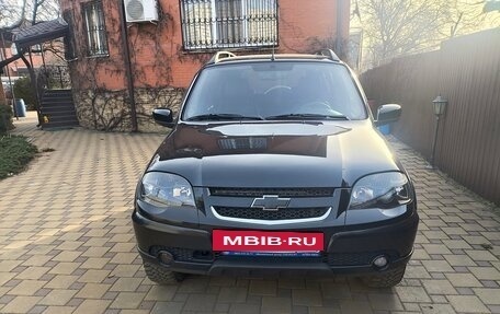 Chevrolet Niva I рестайлинг, 2018 год, 840 000 рублей, 2 фотография
