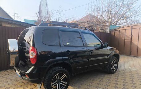Chevrolet Niva I рестайлинг, 2018 год, 840 000 рублей, 5 фотография