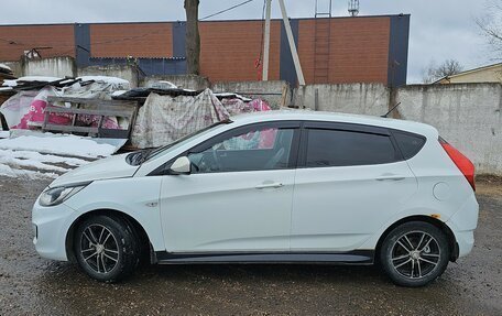 Hyundai Solaris II рестайлинг, 2011 год, 600 000 рублей, 3 фотография