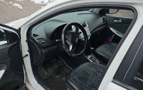 Hyundai Solaris II рестайлинг, 2011 год, 600 000 рублей, 8 фотография