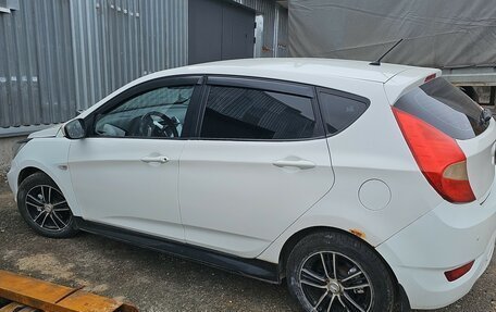 Hyundai Solaris II рестайлинг, 2011 год, 600 000 рублей, 17 фотография