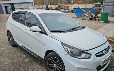 Hyundai Solaris II рестайлинг, 2011 год, 600 000 рублей, 19 фотография