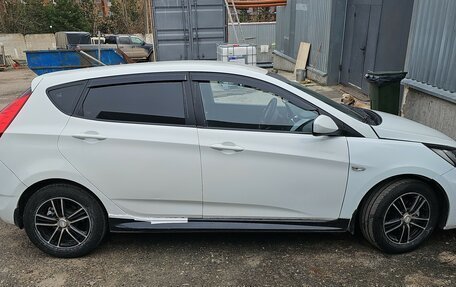 Hyundai Solaris II рестайлинг, 2011 год, 600 000 рублей, 18 фотография