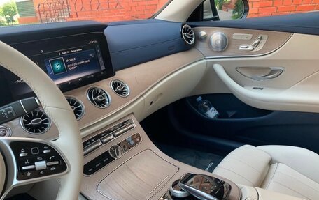 Mercedes-Benz E-Класс, 2020 год, 5 500 000 рублей, 4 фотография