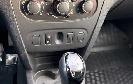 Renault Logan II, 2018 год, 1 200 000 рублей, 11 фотография