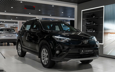 Toyota RAV4, 2017 год, 2 770 000 рублей, 2 фотография
