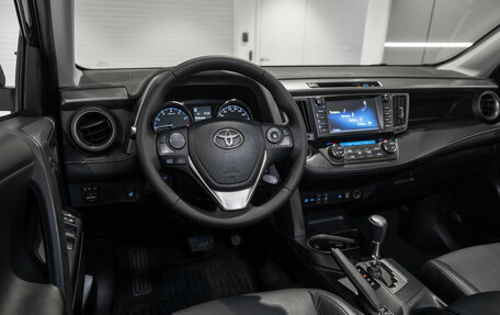 Toyota RAV4, 2017 год, 2 770 000 рублей, 7 фотография