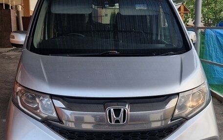 Honda Stepwgn IV, 2016 год, 1 820 000 рублей, 1 фотография