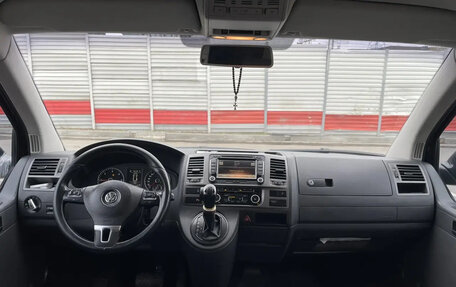 Volkswagen Caravelle T5, 2012 год, 1 650 000 рублей, 5 фотография