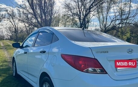 Hyundai Solaris II рестайлинг, 2015 год, 950 000 рублей, 5 фотография