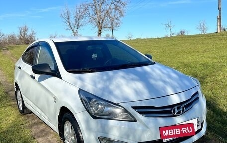 Hyundai Solaris II рестайлинг, 2015 год, 950 000 рублей, 2 фотография