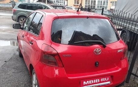Toyota Yaris III рестайлинг, 2007 год, 480 000 рублей, 2 фотография