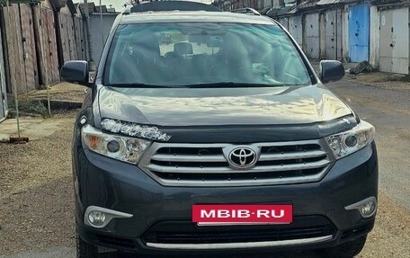 Toyota Highlander III, 2011 год, 2 400 000 рублей, 2 фотография