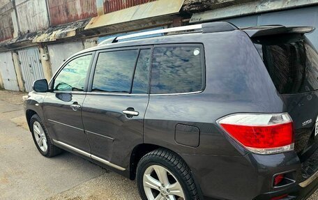 Toyota Highlander III, 2011 год, 2 400 000 рублей, 3 фотография