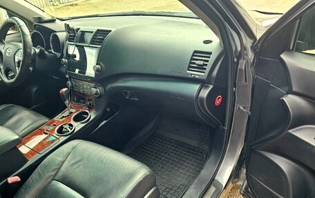 Toyota Highlander III, 2011 год, 2 400 000 рублей, 11 фотография