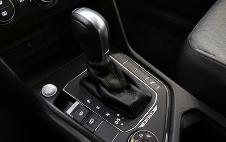 Volkswagen Tiguan II, 2018 год, 2 050 000 рублей, 17 фотография