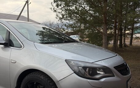 Opel Astra J, 2010 год, 580 000 рублей, 1 фотография