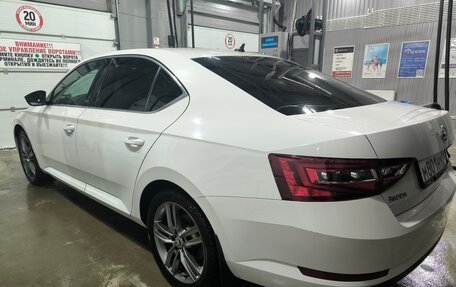 Skoda Superb III рестайлинг, 2017 год, 2 400 000 рублей, 4 фотография