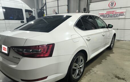 Skoda Superb III рестайлинг, 2017 год, 2 400 000 рублей, 3 фотография