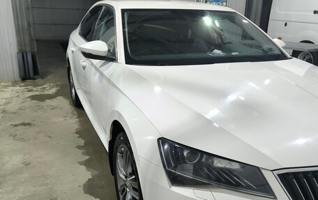 Skoda Superb III рестайлинг, 2017 год, 2 400 000 рублей, 6 фотография