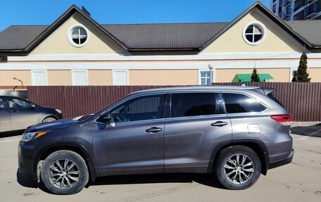 Toyota Highlander III, 2017 год, 3 090 000 рублей, 2 фотография