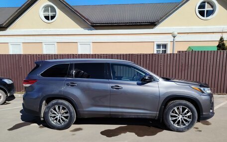 Toyota Highlander III, 2017 год, 3 090 000 рублей, 4 фотография