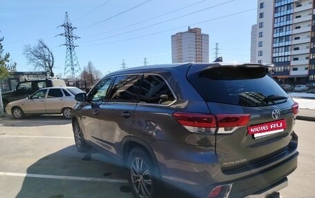 Toyota Highlander III, 2017 год, 3 090 000 рублей, 3 фотография