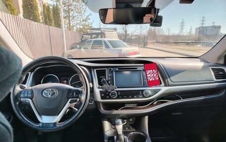 Toyota Highlander III, 2017 год, 3 090 000 рублей, 8 фотография