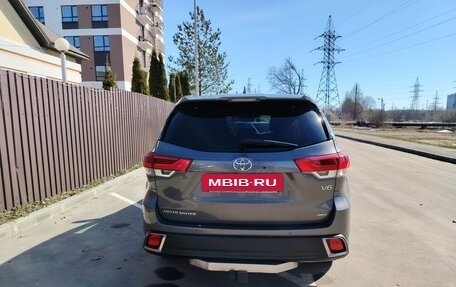 Toyota Highlander III, 2017 год, 3 090 000 рублей, 6 фотография