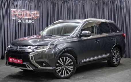 Mitsubishi Outlander III рестайлинг 3, 2019 год, 1 998 000 рублей, 1 фотография