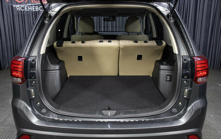 Mitsubishi Outlander III рестайлинг 3, 2019 год, 1 998 000 рублей, 10 фотография