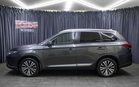 Mitsubishi Outlander III рестайлинг 3, 2019 год, 1 998 000 рублей, 8 фотография