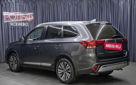Mitsubishi Outlander III рестайлинг 3, 2019 год, 1 998 000 рублей, 7 фотография