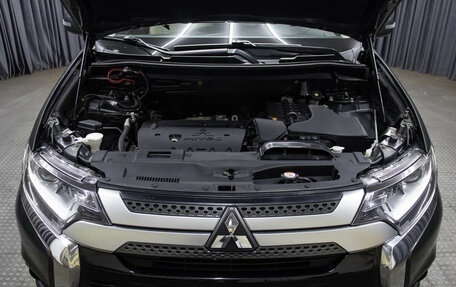 Mitsubishi Outlander III рестайлинг 3, 2019 год, 1 998 000 рублей, 9 фотография