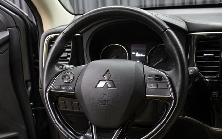 Mitsubishi Outlander III рестайлинг 3, 2019 год, 1 998 000 рублей, 16 фотография