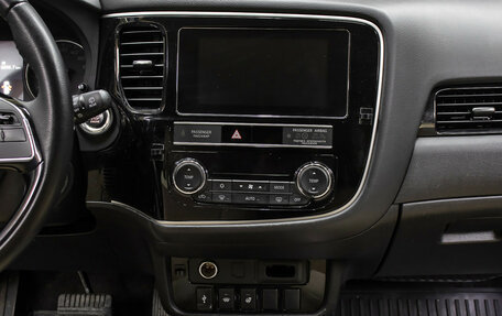 Mitsubishi Outlander III рестайлинг 3, 2019 год, 1 998 000 рублей, 14 фотография