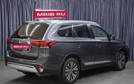 Mitsubishi Outlander III рестайлинг 3, 2019 год, 1 998 000 рублей, 5 фотография