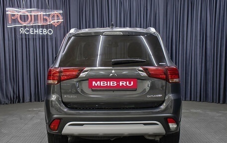 Mitsubishi Outlander III рестайлинг 3, 2019 год, 1 998 000 рублей, 6 фотография