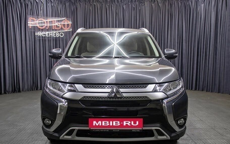 Mitsubishi Outlander III рестайлинг 3, 2019 год, 1 998 000 рублей, 2 фотография