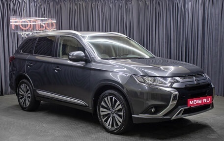 Mitsubishi Outlander III рестайлинг 3, 2019 год, 1 998 000 рублей, 3 фотография