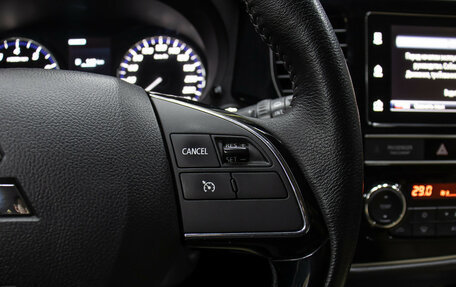 Mitsubishi Outlander III рестайлинг 3, 2019 год, 1 998 000 рублей, 19 фотография