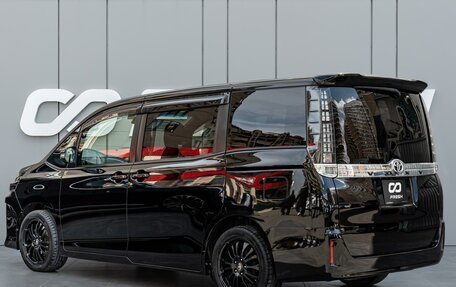 Toyota Voxy III, 2017 год, 1 750 000 рублей, 2 фотография