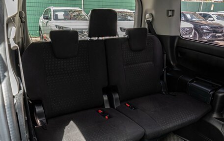 Toyota Voxy III, 2017 год, 1 750 000 рублей, 12 фотография